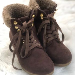 Cute brown boots with heel